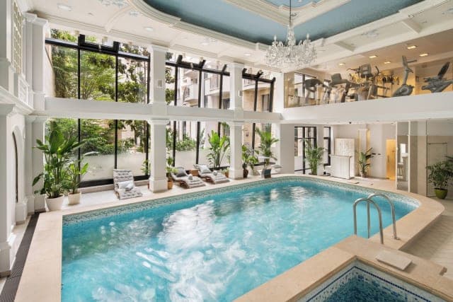 Queen's Court Hotel & Residence Ansicht 2
